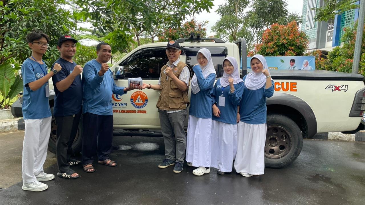 SMP Islam Al Azhar 55 Jatimakmur Galang Donasi Sumatera