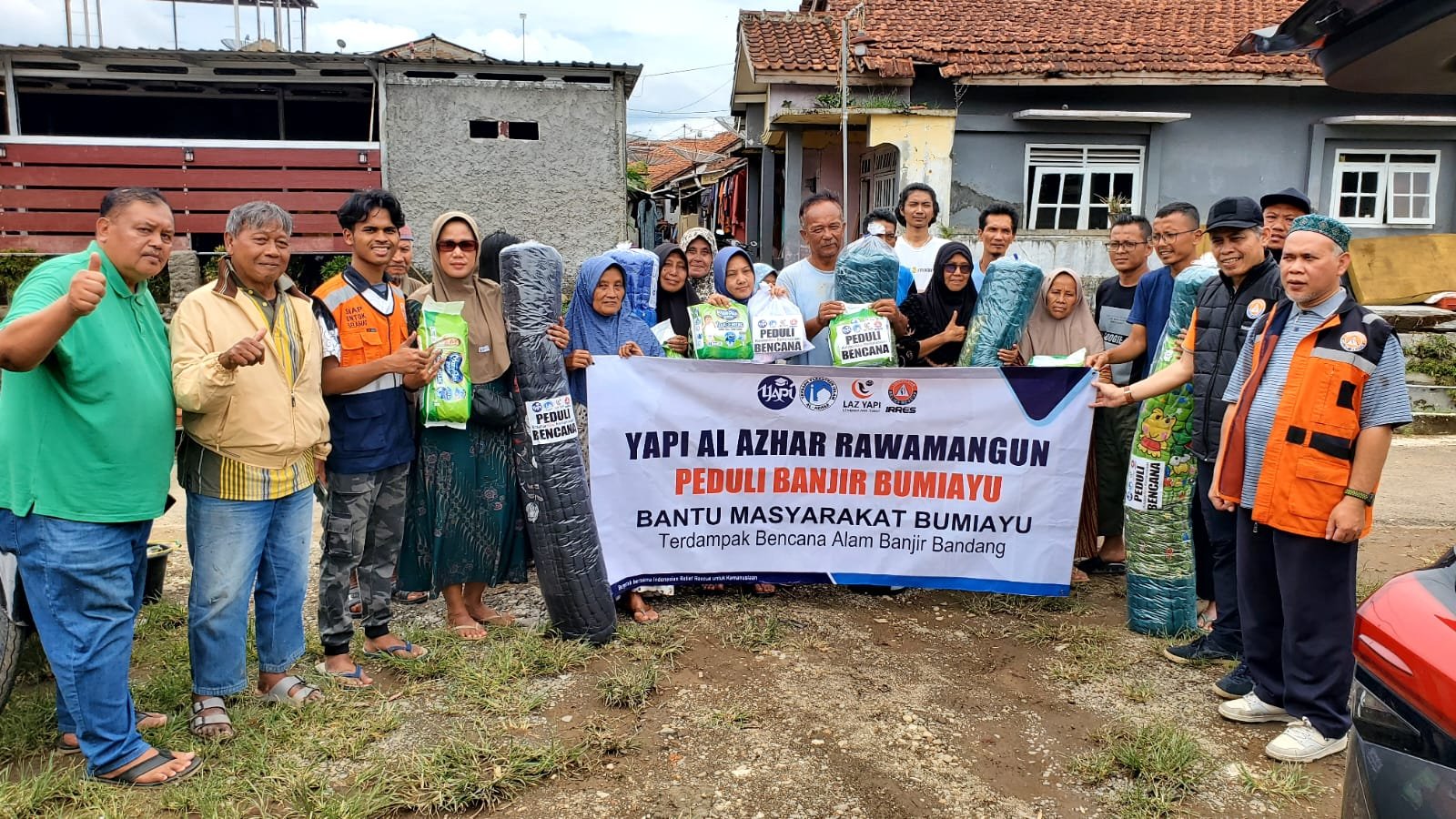 Tim YAPI Peduli salurkan bantuan Banjir Bumiayu
